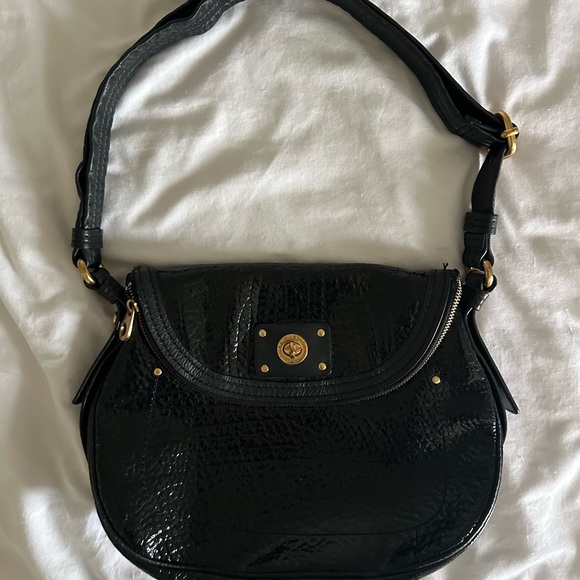 Marc by Marc Jacobs — Black patent leather reptile embossed saddle bag - Picture 2 of 4